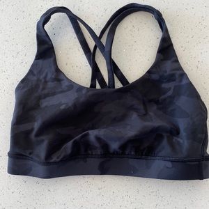 Lululemon Energy Bra in Black Camo with Barry’s logo on back - Size 6 - LIKE NEW